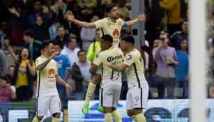 América celebra uno de los goles de Oribe frente a Cruz Azul