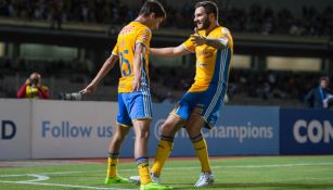 Damm realiza su festejo y Gignac corre a abrazarlo