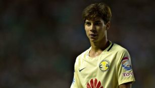 Diego Lainez durante su debut con América en la cancha de León