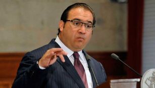 Javier Duarte da un discurso en una conferencia