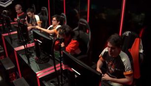 Los jugadores de Lyon Gaming se lamentan tras perder contra Infinity Esports