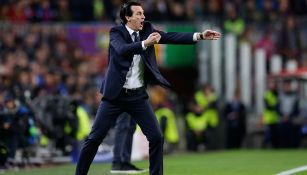 Unai Emery da indicaciones en partido del Barcelona contra PSG