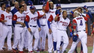 Boricuas celebran el triunfo en el estadio Charros de Jalisco