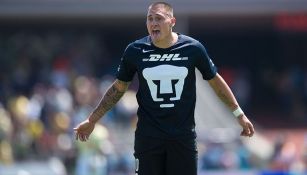 Nicolas Castillo recrimina una acción durante un partido con los Pumas