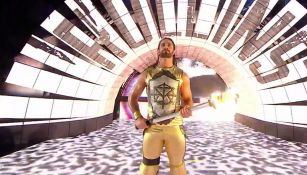 Seth Rollins hace su entrada al ring