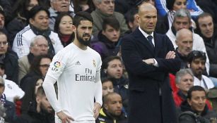 Isco y Zidane observan un duelo del Madrid en La Liga