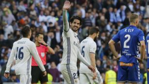 Isco saluda a su afición tras su gol con el Real Madrid 