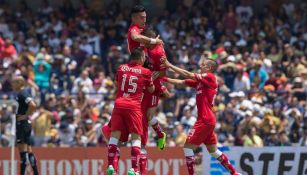 Festejo de Carlos Esquivel tras su gol contra Pumas