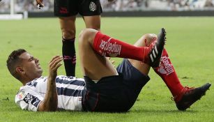 Edwin Cardona intenta pararse tras una caída