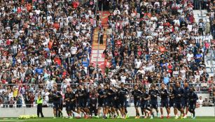 Miles de seguidores de Rayados acudieron al BBVA Bancomer para ver entrenar a su equipo