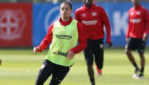 Javier Hernández, durante un entrenamiento con el Bayer Leverkusen