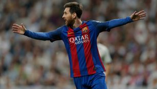 Messi celebra un tanto contra el Real Madrid en el Bernabéu 