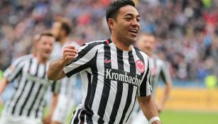 Marco Fabián festeja anotación en la Bundesliga