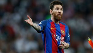 Messi protesta en el partido contra Real Madrid