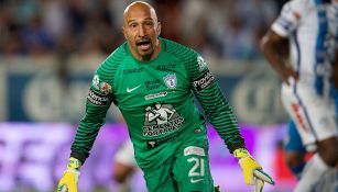 Oscar Pérez festeja el gol contra Cruz Azul