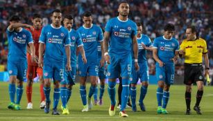 Los jugadores del Cruz Azul se lamentan tras el juego con Pachuca