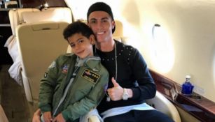 Cristiano Ronaldo posa junto a su hijo