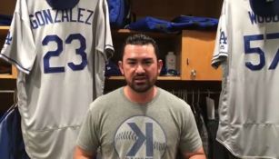 Adrián González, mientras graba el video para el Canelo