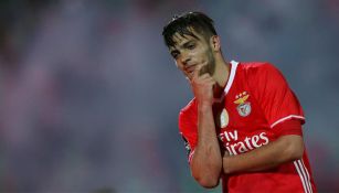 Raúl Jiménez festeja su gol con el Benfica