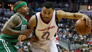 Otto Porter intenta pasar a Isaiah Thomas 