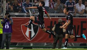 Alustiza festeja el gol de la victoria contra Chivas 