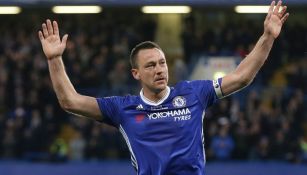 John Terry saluda a la afición del Chelsea