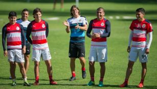 Almeyda sonríe durante un entrenamiento