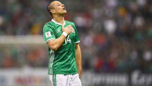 Javier Hernández celebra un gol con el Tri 