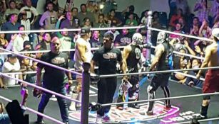 Momento en que Máximo y La Máscara encaran a Penta ZeroM y Rey Mysterio