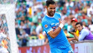 Jorge Benítez celebra un gol con Cruz Azul