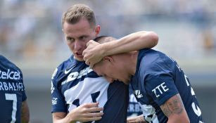 Abraham González celebra un tanto con los Pumas