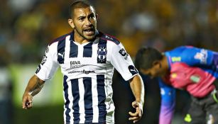 Walter Gargano grita en un partido de Rayados