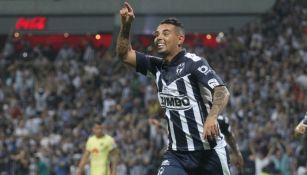 Cardona celebra un gol con Rayados