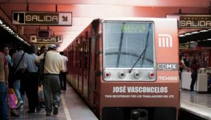 Tren arribando a una estación del Metro