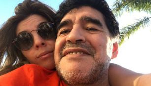 Maradona se toma una fotografía con su hija