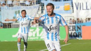 Cristian Menéndez durante un partido del Atlético Tucumán