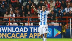 Hirving Lozano en un juego con Pachuca 