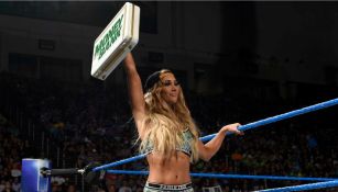 Carmella presume el maletín de Money in the Bank