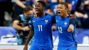 Mbappé celebra un gol con Francia