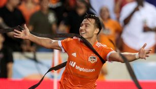 Cubo Torres festeja un gol con el Dynamo 