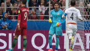 Ochoa celebra tras atajar el penalti de Portugal