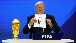 Joseph Blatter anuncia que Catar organizará el Mundial 2022 