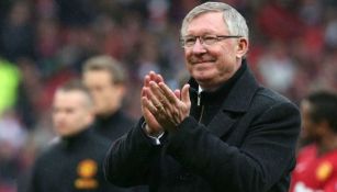 Ferguson aplaude durante un juego del Manchester United