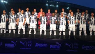 Jugadores de Rayados presentan nuevo uniforme