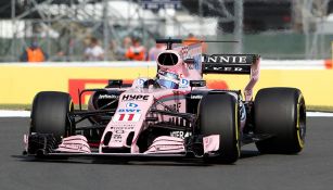 Checo recorre el circuito de Silverstone en su Force India 