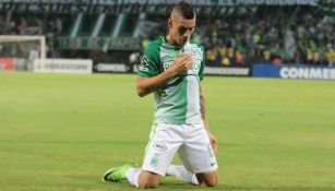 Mateus Uribe celebra un gol con Atlético Nacional