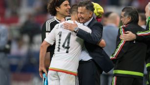 Chicharito se abrazo con Osorio en la Copa Confederaciones