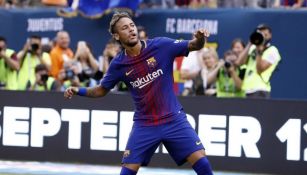 Neymar festeja en un partido de pretemporada con el Barça