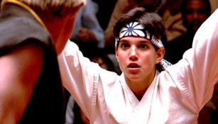 Imagen de la película donde Daniel LaRusso combate en una batalla