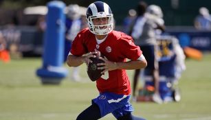 Jared Goff se prepara para lanzar un pase